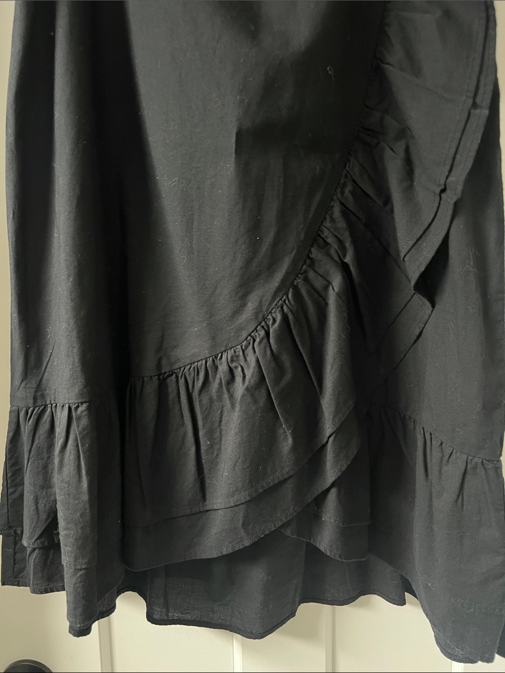GAP ~ cotton black ruffly skirt ~ goes up a bit in the front, so flattering